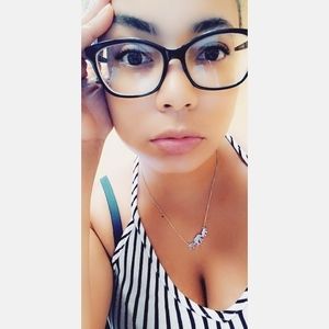 Meet your Posher, Lola